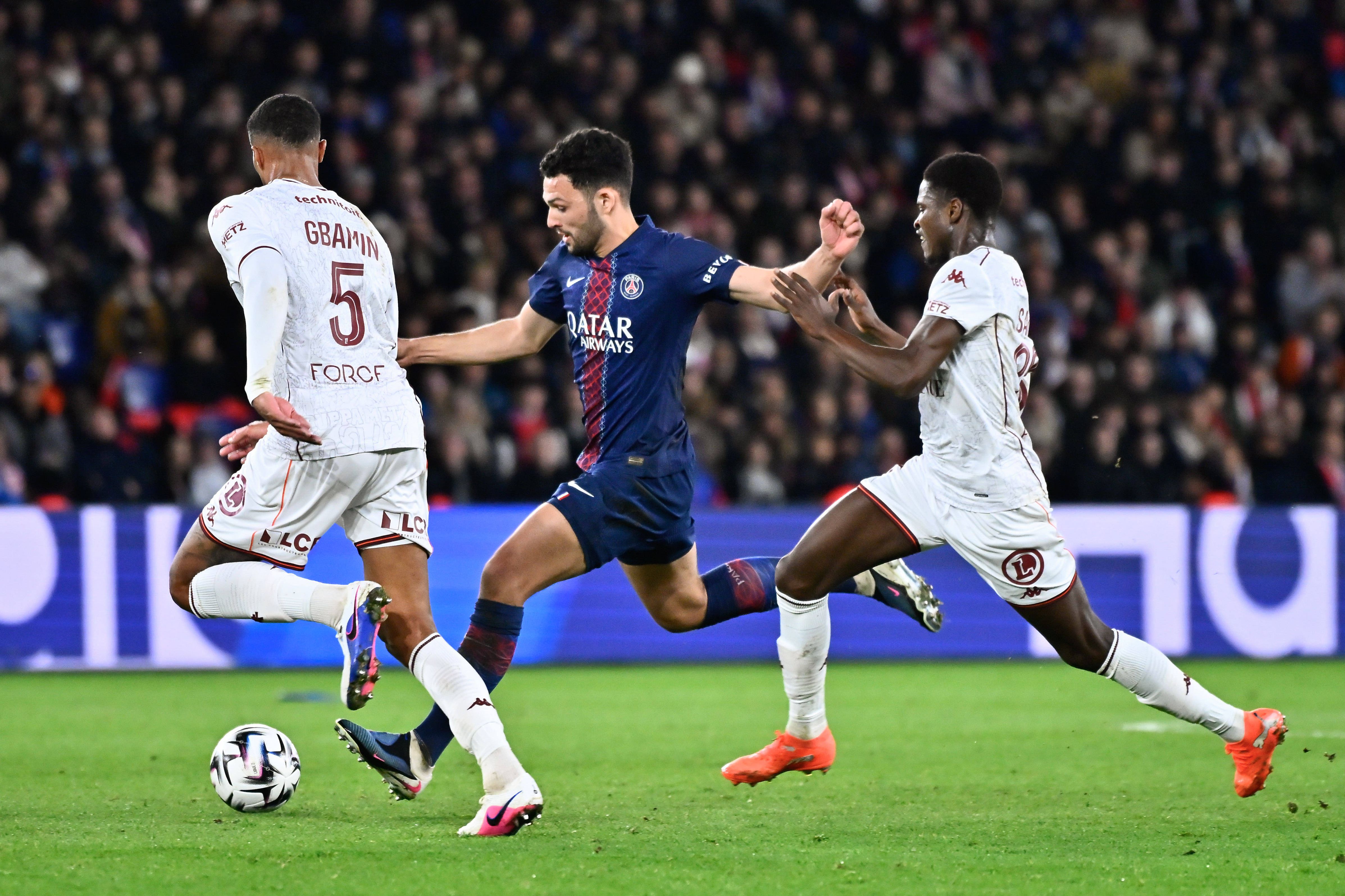 Gonçalo Ramos a rematar frente ao Metz