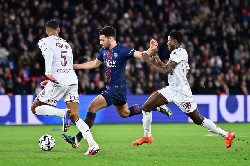 Gonçalo Ramos a rematar frente ao Metz