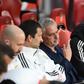 José Mourinho troca impressões com João Tralhão - Foto: Sérgio Miguel Santos