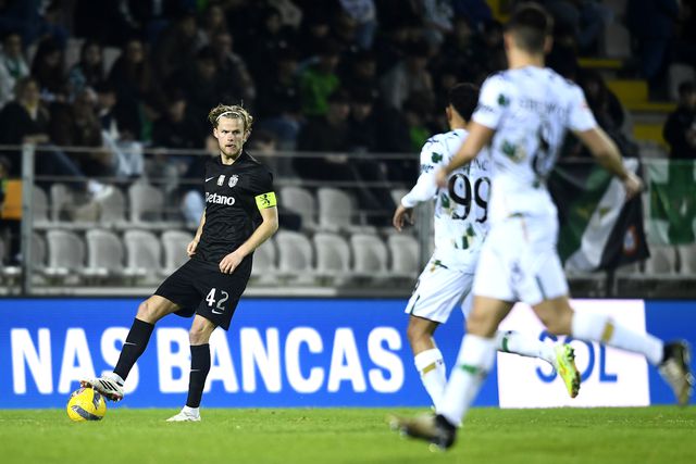 Jogo de Moreira de Cónegos sem casos e com arbitragem positiva de Bruno Costa