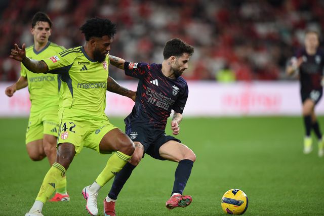 Rafa preparava-se para marcar um golaço... - Foto: Sérgio Miguel Santos