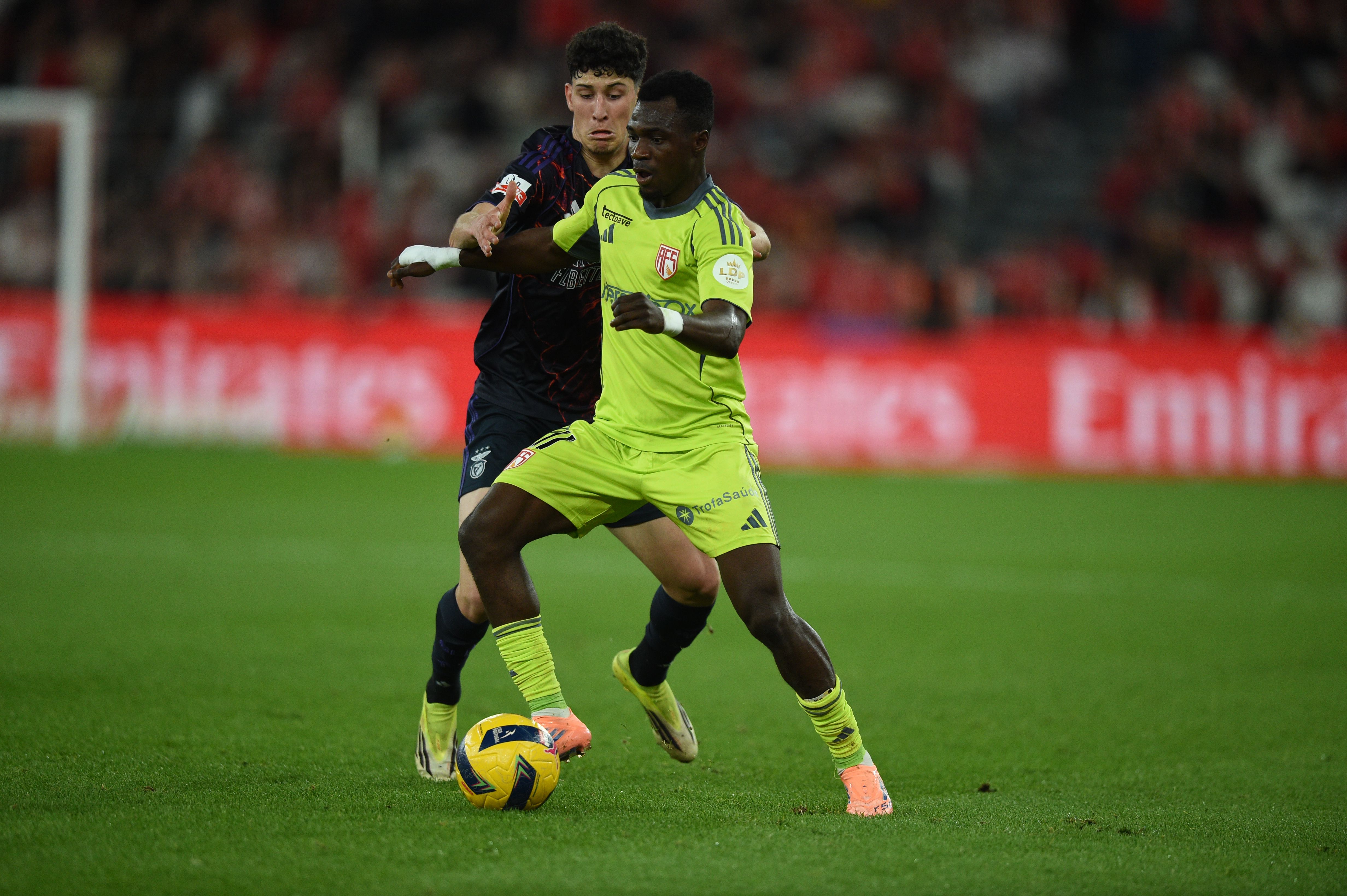 José Neto, campeão mundial de sub-17, foi titular na lateral esquerda das águias - Foto: Sérgio Miguel Santos