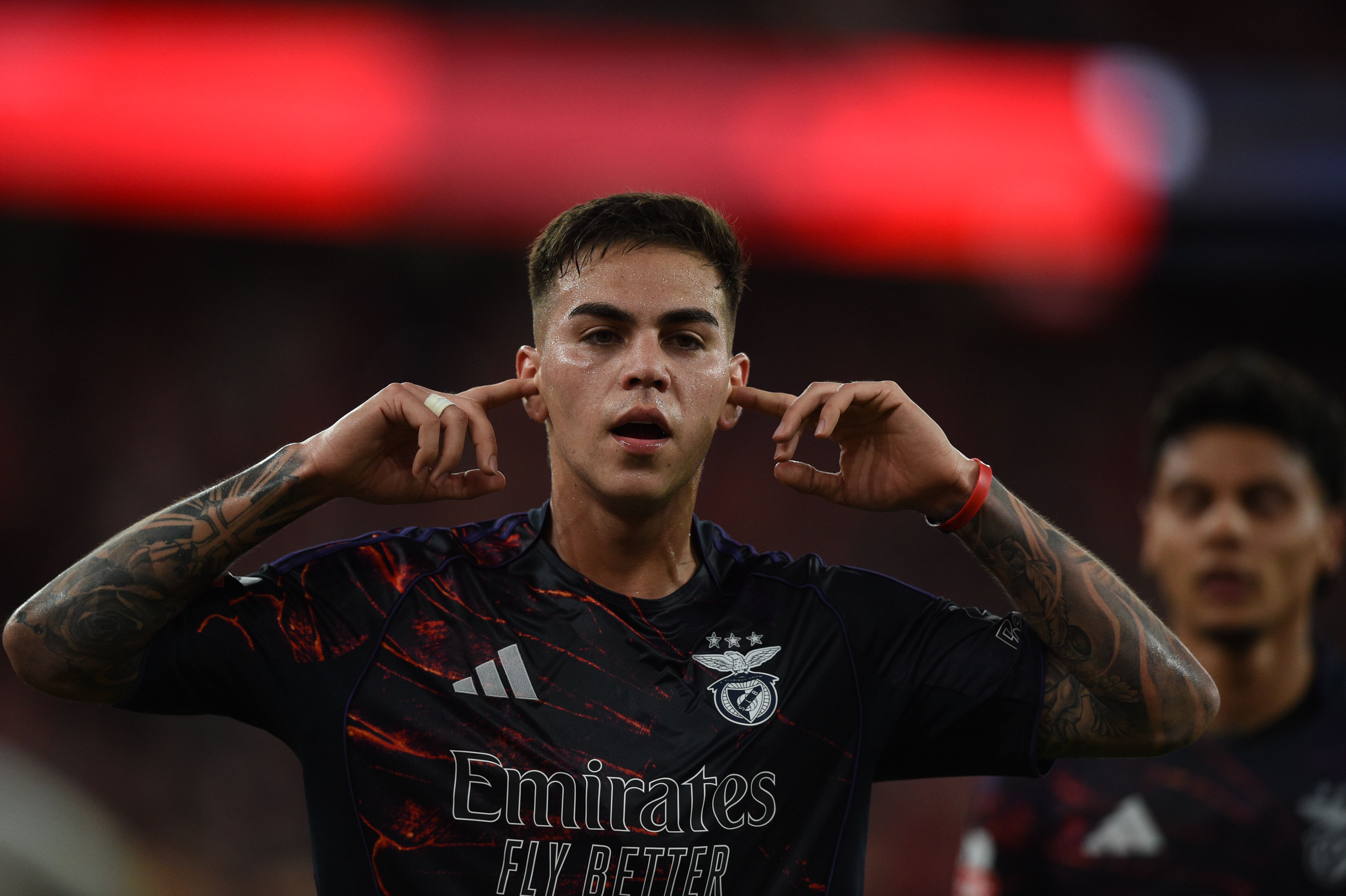 Enzo Barrenechea assinou o 2-0 e festejou com... sequência - Foto: Sérgio Miguel Santos