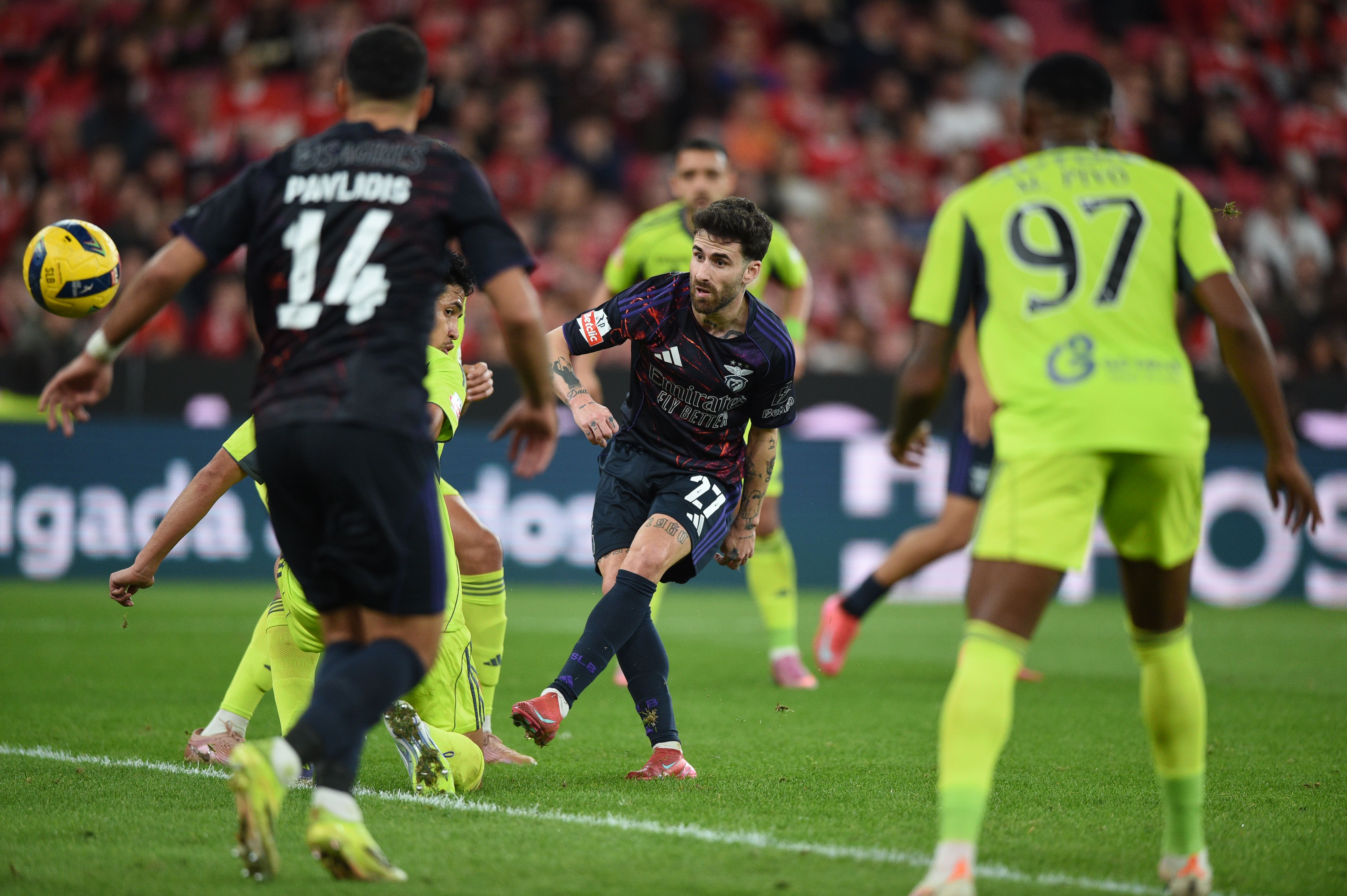 O 3-0 surgiu de letra! O autor? Rafa Silva! - Foto: Sérgio Miguel Santos