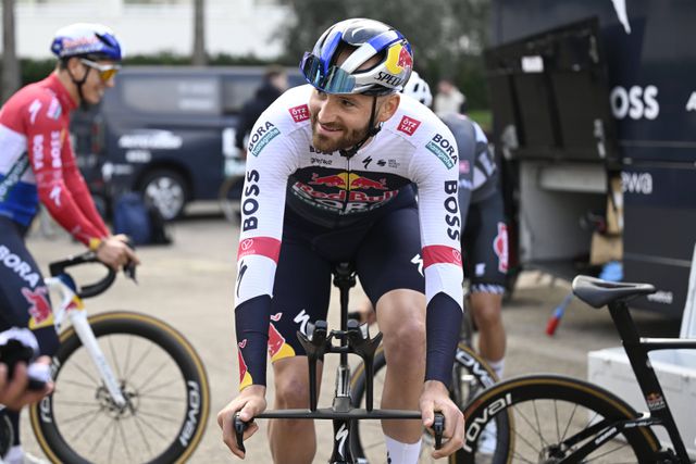 Jordi Meeus, da Red Bull-Bora, segundo classificado na primeira etapa e também candidato à vitória hoje, ao sprint - Foto: IMAGO