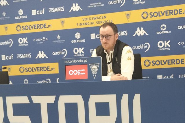 Estoril: «FC Porto está quase uma máquina de jogar à bola», diz Ian Cathro