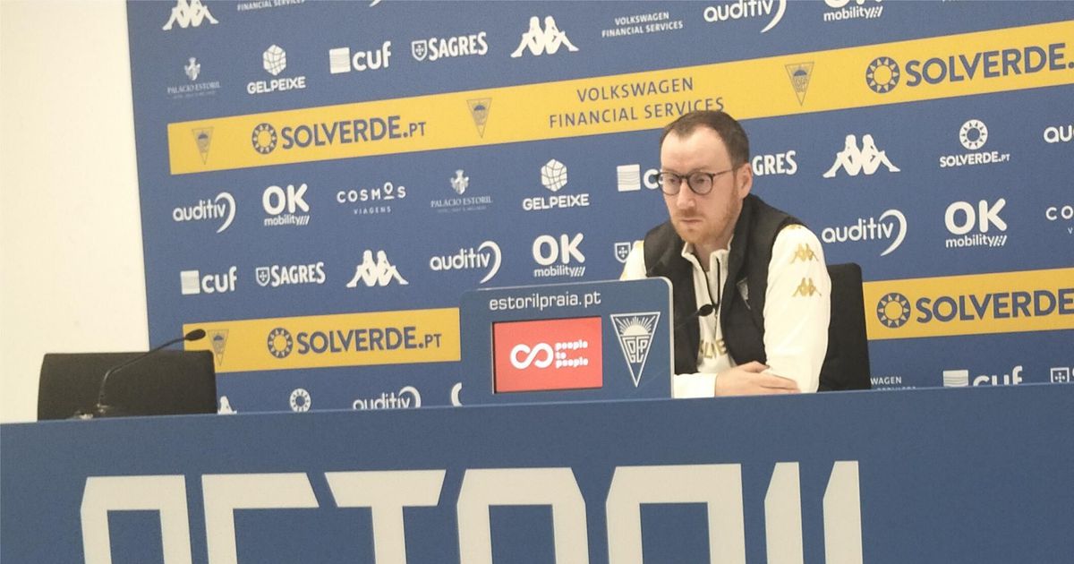 Estoril: «FC Porto está quase uma máquina de jogar à bola», diz Ian Cathro