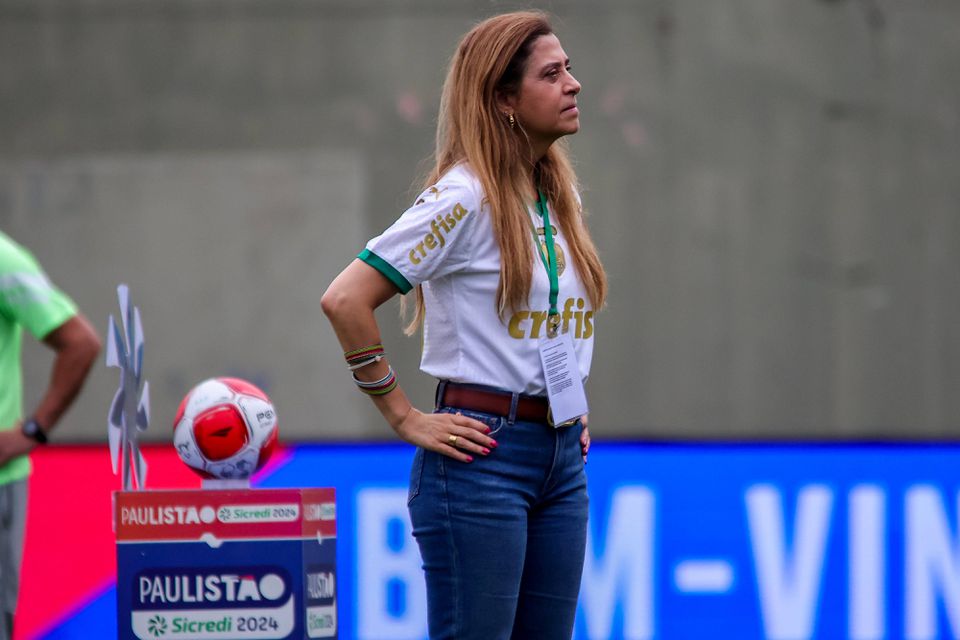 Presidente do Palmeiras revolta-se com os casos Robinho e Dani Alves: «Chapada na cara de todas as mulheres»