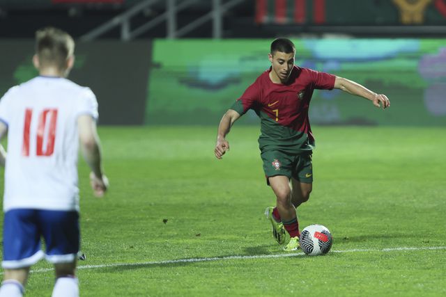 Sub-21: Vasco Sousa com a equipa depois de realizar exames no hospital