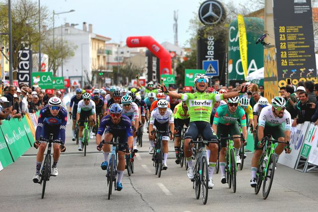 Venezuelano Linarez conquista 2.ª etapa da Volta ao Alentejo