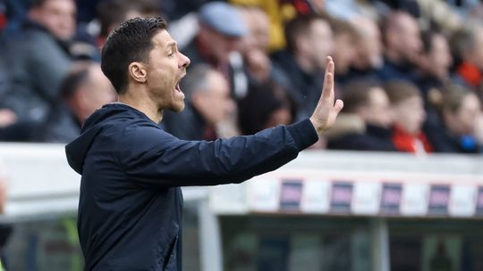 «Bayern, Real Madrid e Liverpool estão a trabalhar para contratar Xabi Alonso»