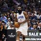Vídeo: James Harden 'defendeu' lançamento de colega... mas não correu muito bem
