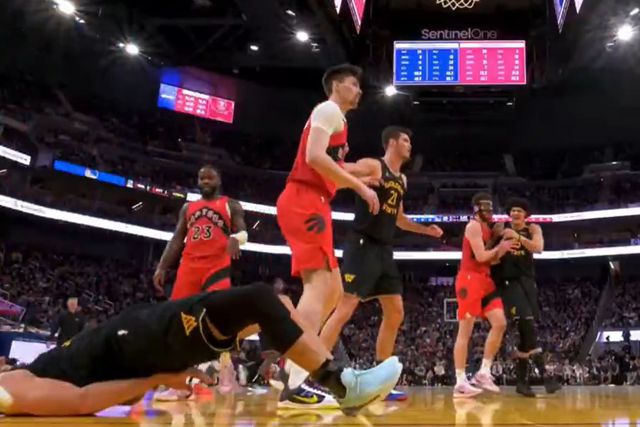 Preocupação nos Warriors após queda aparatosa de Curry (vídeo)