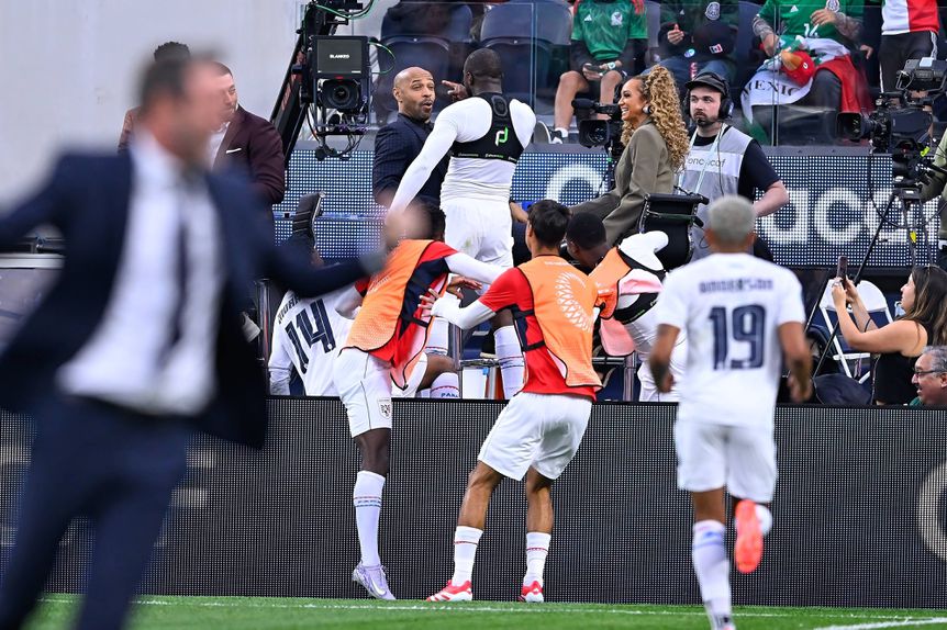 Waterman grita para Henry :«Tu és o meu ídolo, tu és o meu ídolo!»