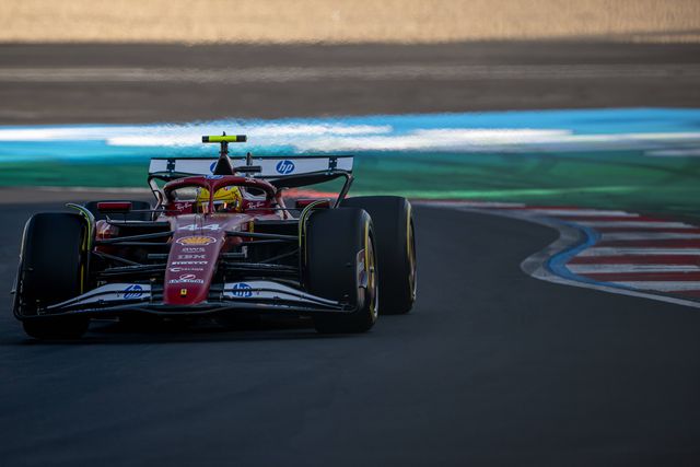 Hamilton incrédulo: «Não consigo acreditar que estamos na frente»