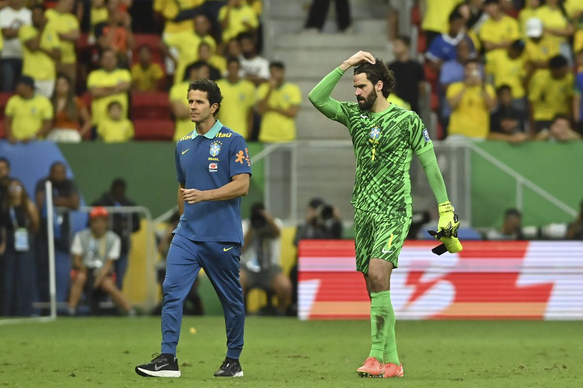 Brasil chama quatro jogadores para colmatar baixas de peso