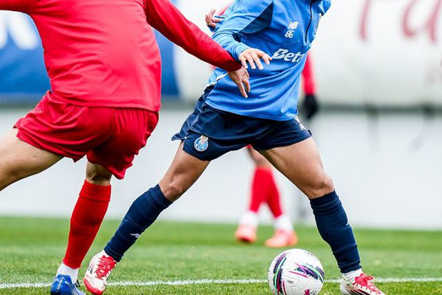 Rorigo Mora em ação no jogo de preparação o Felgueiras, esta manhã (Foto: FC Porto)