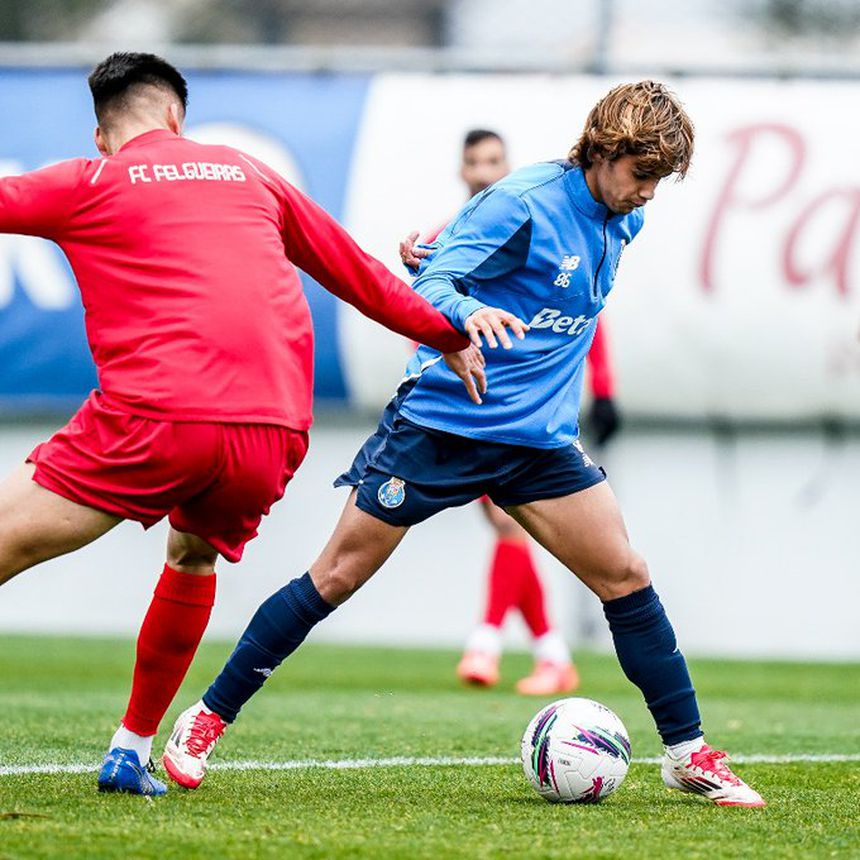 Rorigo Mora em ação no jogo de preparação o Felgueiras, esta manhã (Foto: FC Porto)