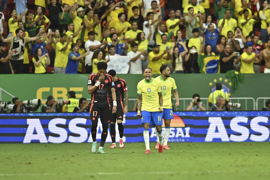 Raphinha durante o Brasil-Colômbia