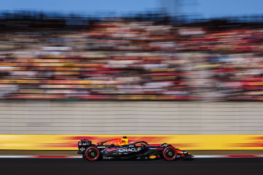 Max Verstappen ao volante do seu Red Bull