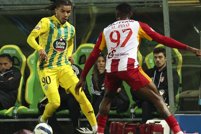 Makan Aiko tem tentado empurrar os beirões para a frente nesta etapa complementar - Foto: Paulo Novais/LUSA