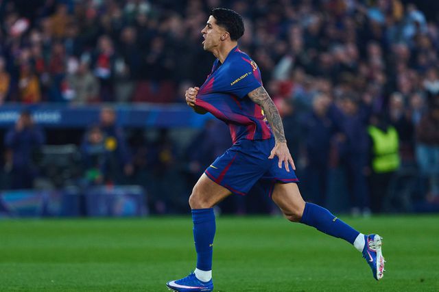 João Cancelo, na segunda passagem por Camp Nou, a festejar com a camisola do Barcelona
