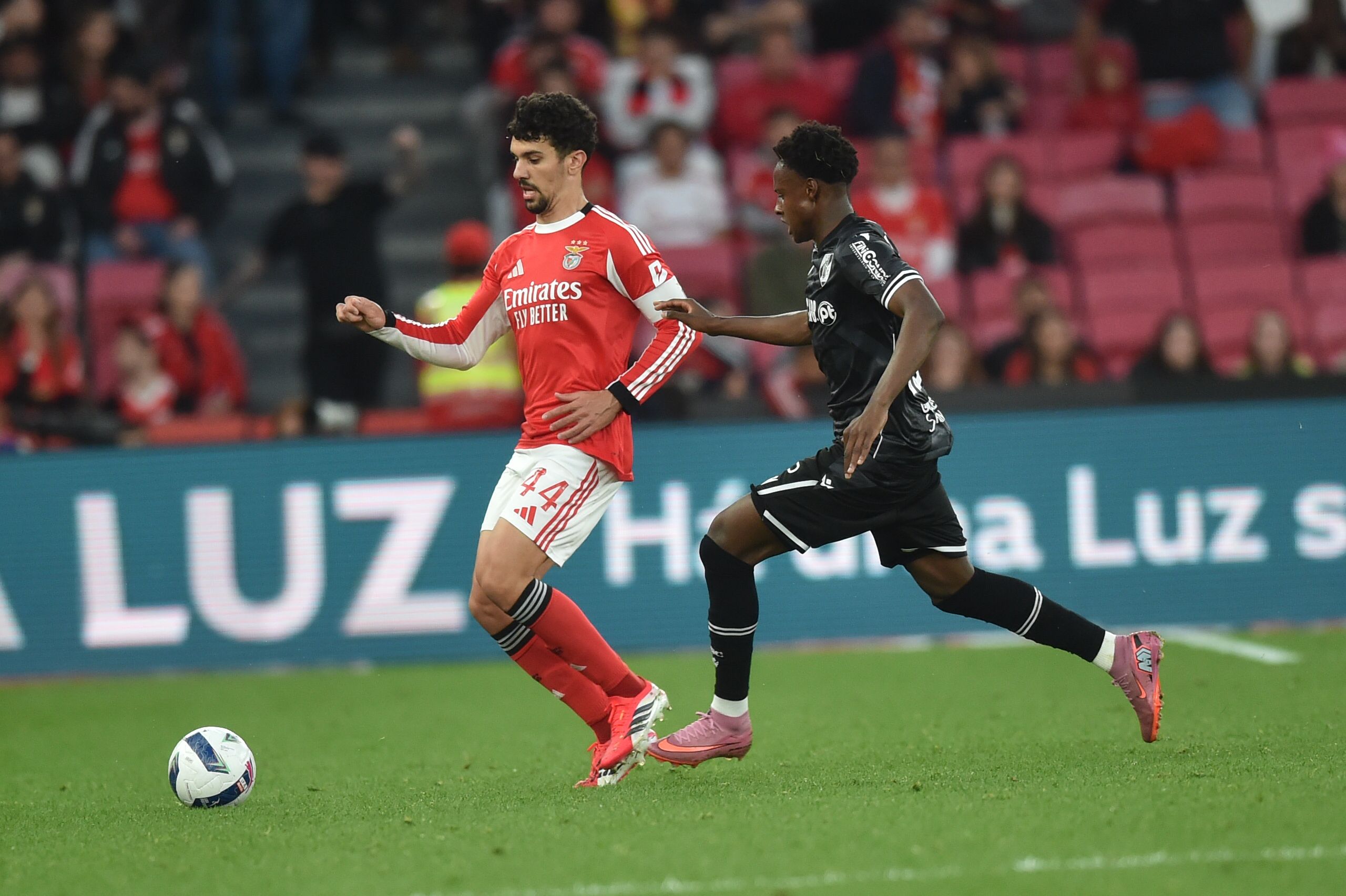 Tomás Araújo em ação frente ao Vitória de Guimarães - Foto: Miguel Nunes