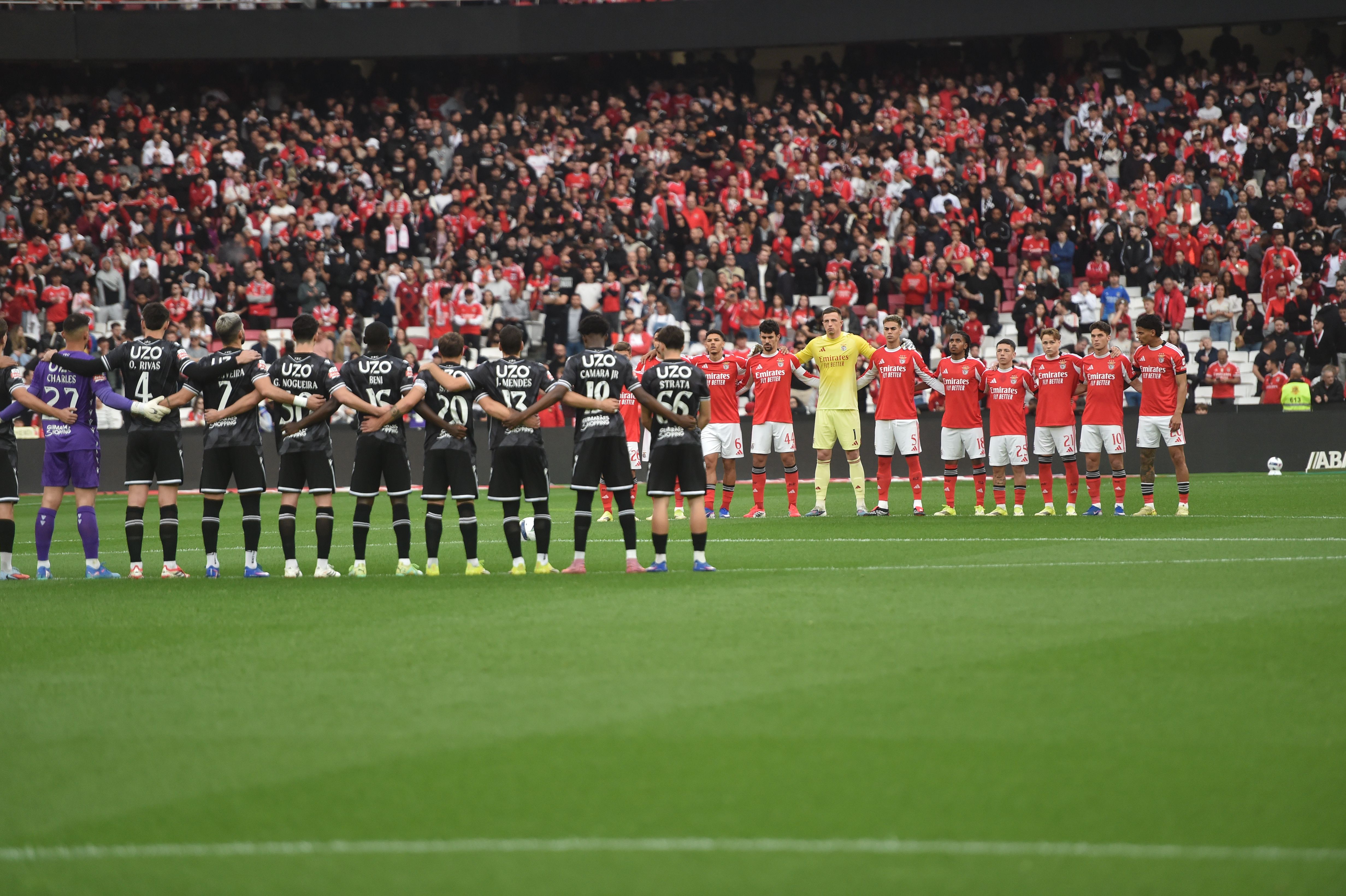 Minuto de silêncio no Benfica-V. Guimarães em homenagem a Silvino antes do apito inicial - Foto: Miguel Nunes