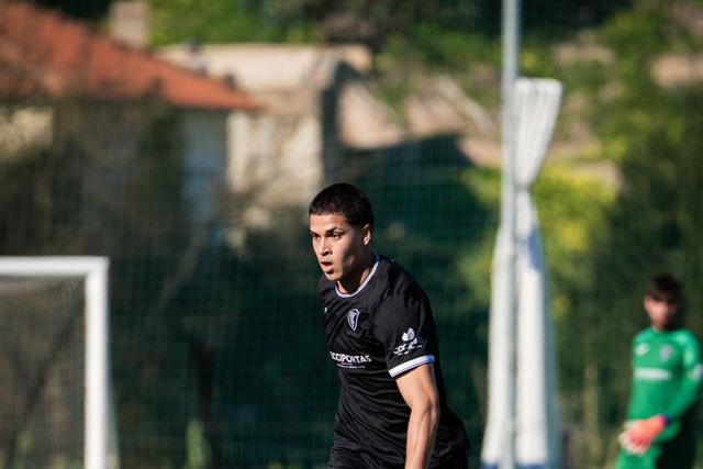 Pedro Carreço, defesa-central brasileiro dos sub-19 do Académico de Viseu - Foto: D. R.
