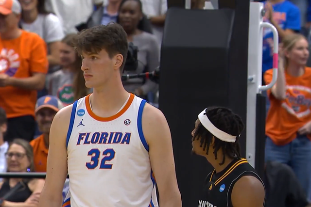 VÍDEO: as imagens que correm mundo do gigante do basquetebol universitário