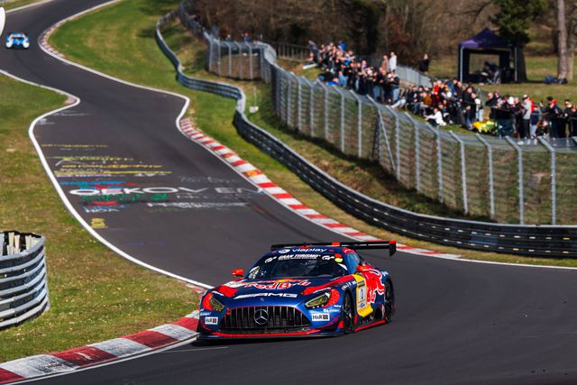 Verstappen domina em Nordschleife ao volante de um Mercedes