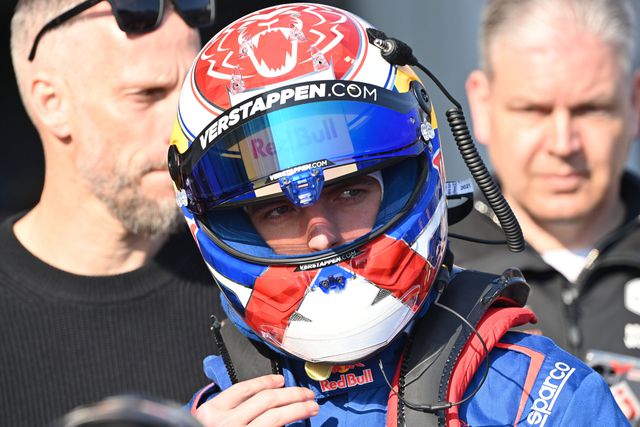 Vitória de Verstappen em Nurburgring durou poucas horas... por usar pneus a mais!