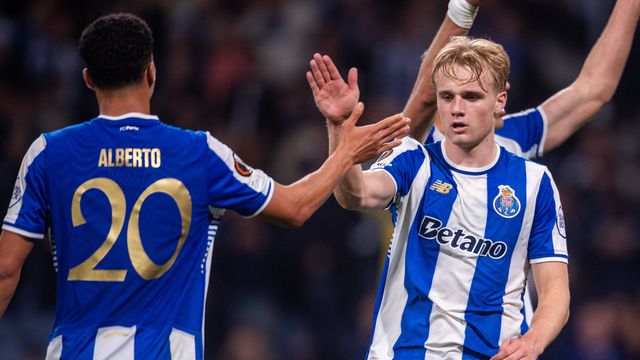 Jogadores do FC Porto a festejar o 2-0 ao Estugarda na Europa