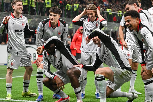 Festejos do Milan diante do Torino