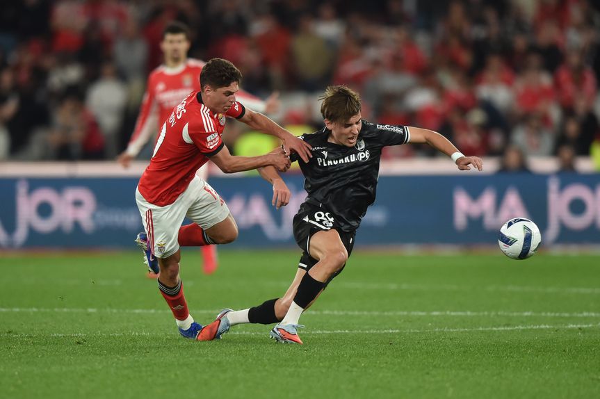 Sudakov em duelo com Miguel Nogueira - Foto: Miguel Nunes