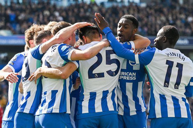 Danny Welbeck bisou na vitória do Brighton ao Liverpool