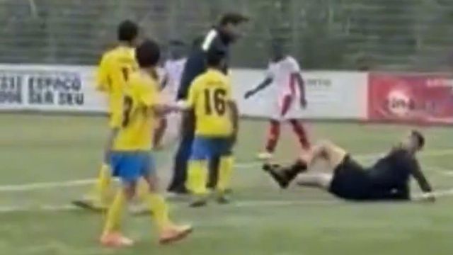 A agressão do treinador do Bobadelense ao árbitro