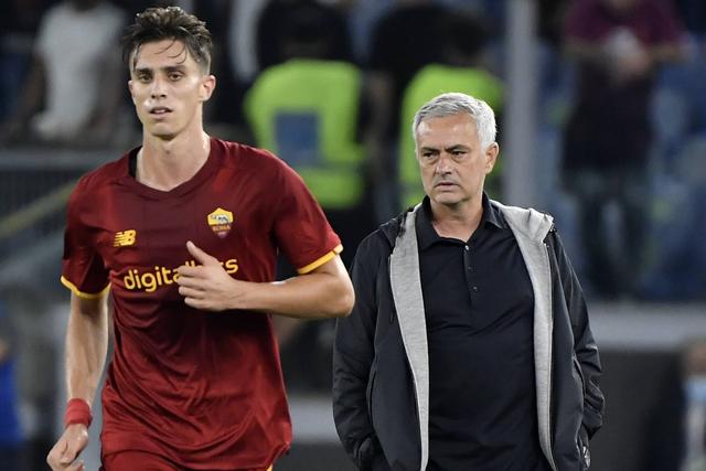 Calafiori e Mourinho na Roma