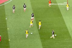 Benfica ovacionado na entrada no relvado