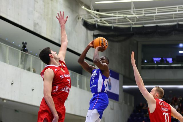 FC Porto vence Benfica com 3.º período de gala... de Jhonathan Dunn