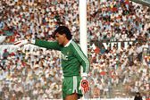 Silvino Louro ao serviço do Benfica nos anos 80. Mais tarde viria a ser treinador de guarda-redes de vários clubes, incluindo o Real Madrid
