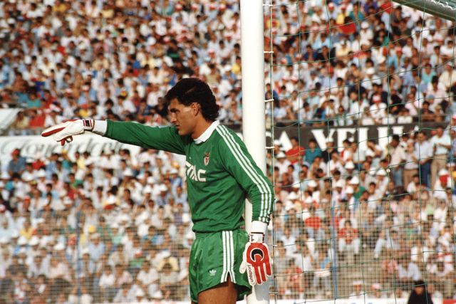 Silvino Louro ao serviço do Benfica nos anos 80. Mais tarde viria a ser treinador de guarda-redes de vários clubes, incluindo o Real Madrid
