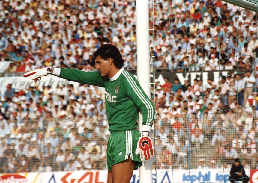 Silvino Louro ao serviço do Benfica nos anos 80. Mais tarde viria a ser treinador de guarda-redes de vários clubes, incluindo o Real Madrid