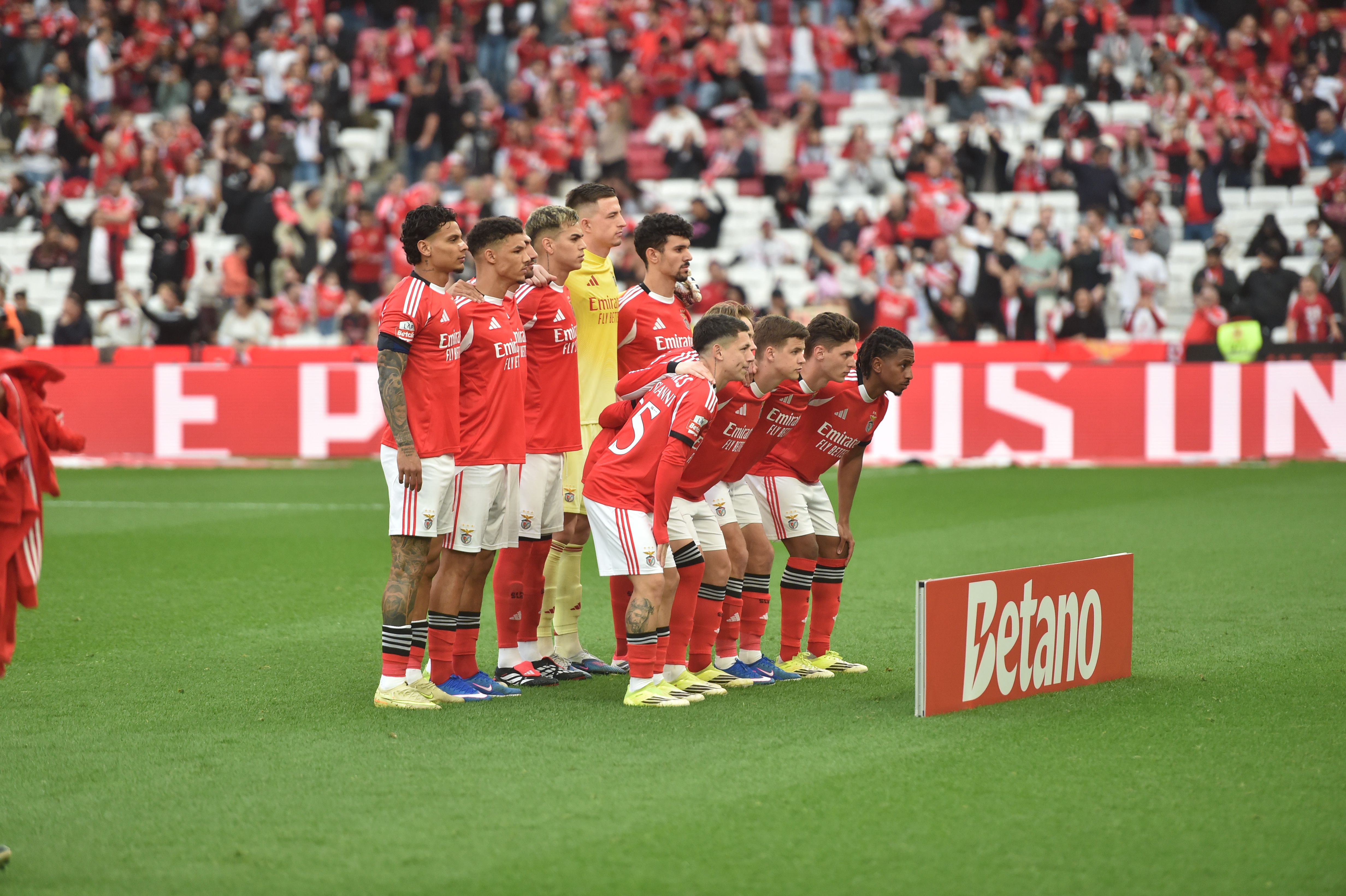Equipa do Benfica perfilada - Foto: Miguel Nunes