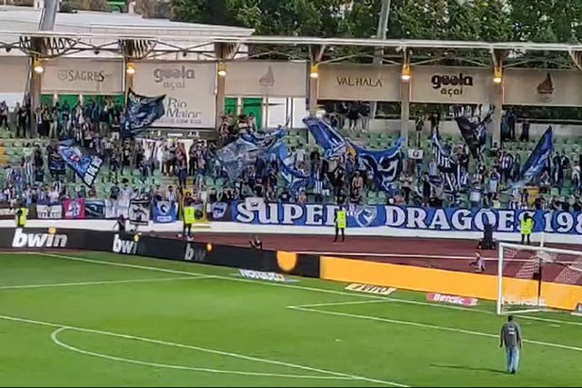 Jogadores do FC Porto agradeceram apoio dos adeptos em Rio Maior