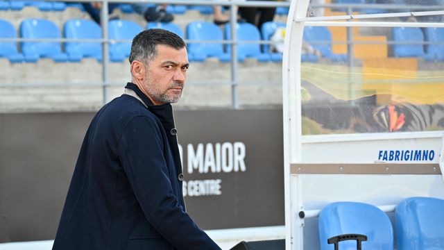 Sérgio Conceição insatisfeito ao intervalo do Casa Pia-FC Porto