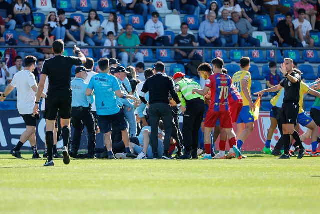 Insultos, invasão e o adeus do campeão