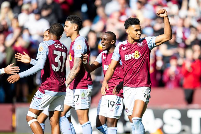 Premier League: Aston Villa dá a volta, Crystal Palace goleia