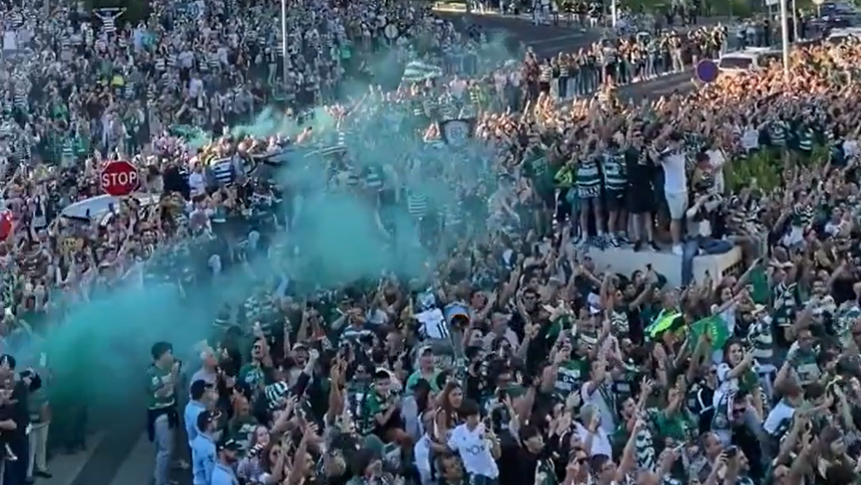 A receção dos adeptos ao autocarro do Sporting