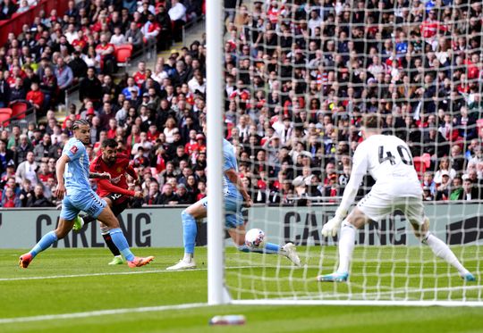 Vídeo: Bruno Fernandes faz o 3-0 para o Man. United frente ao Coventry